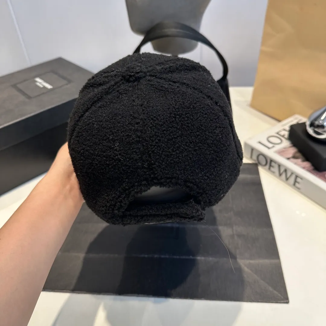 P54 Moncler plush baseball cap for women autumn and winter warm peaked cap showing face small plush hat