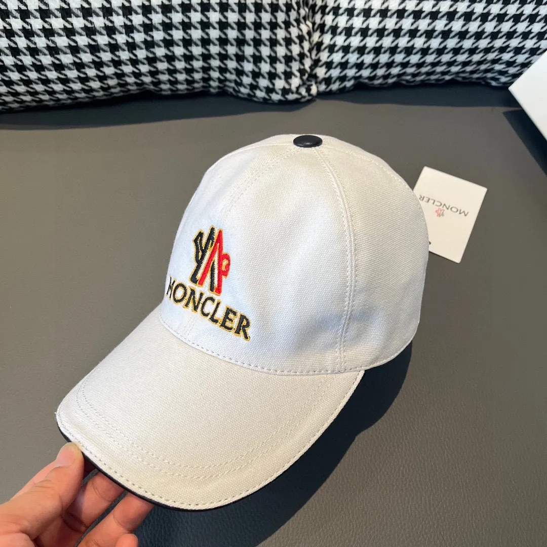 🉐90 Comes with a packaging bag, Moncler's new original baseball cap with a muzzle, 1:1 mold opening and customization at the counter, new three-dimensional embroidery, original canvas + first-layer cowhide, pure cotton lining, light and breathable! The quality is great, the basic head circumference is 56cm, and the patch is adjustable.