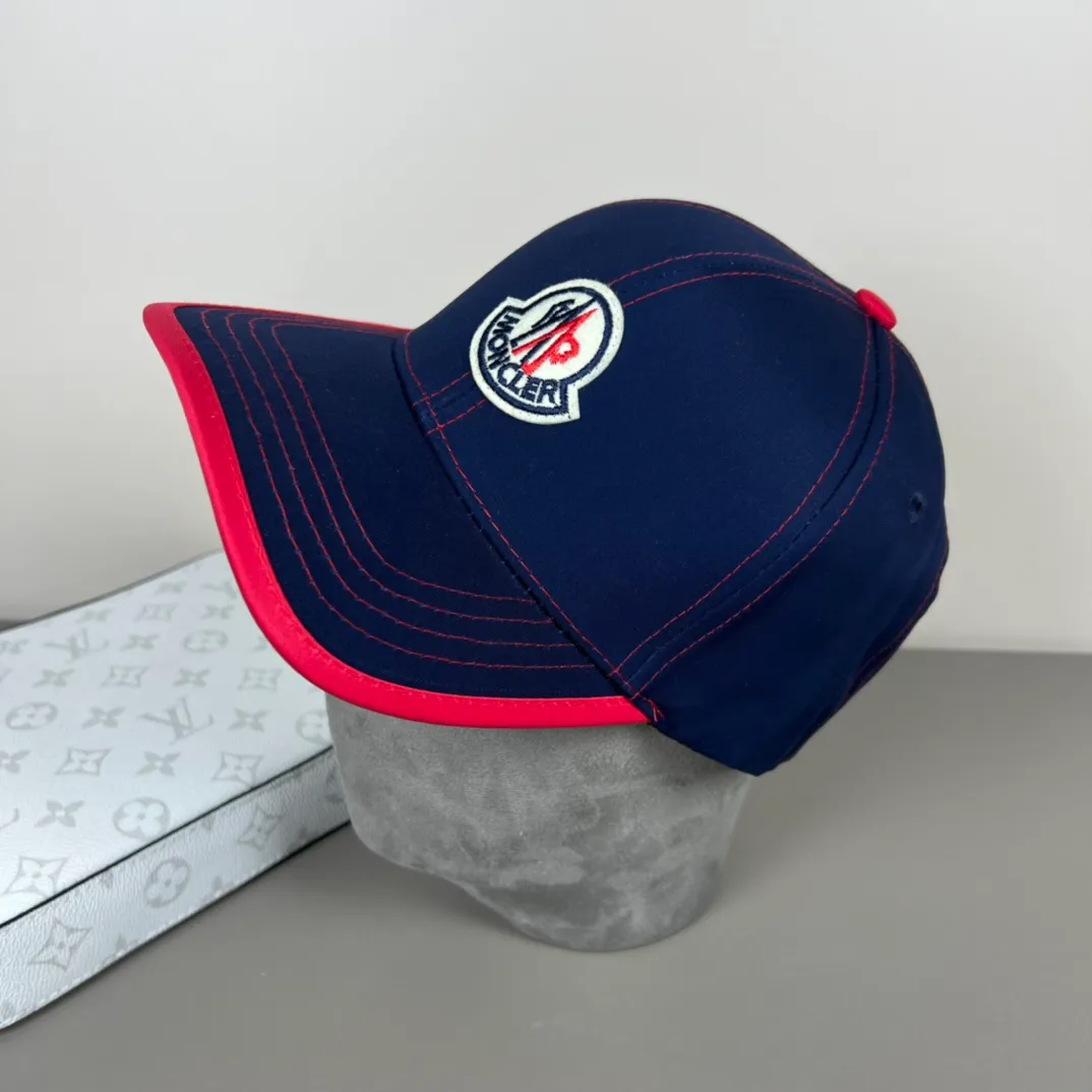 P56 comes with dust bag MONCLER mouth covering 🎩Good quality, high-end atmosphere, super popular 💖The texture is great, it is very easy to match when out on the street! Fashion trends! A must-have item for going out, the same style for men and women, get it now!