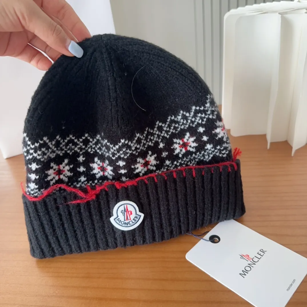 Moncler 25 autumn and winter wool knitted warm knitted hat has a soft and waxy texture like cashmere, authentic quality enjoyment!