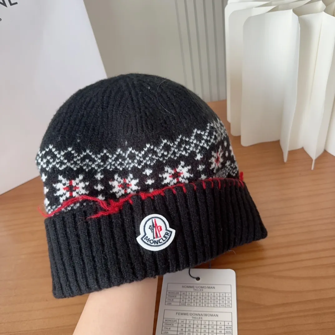 Moncler 25 autumn and winter wool knitted warm knitted hat has a soft and waxy texture like cashmere, authentic quality enjoyment!