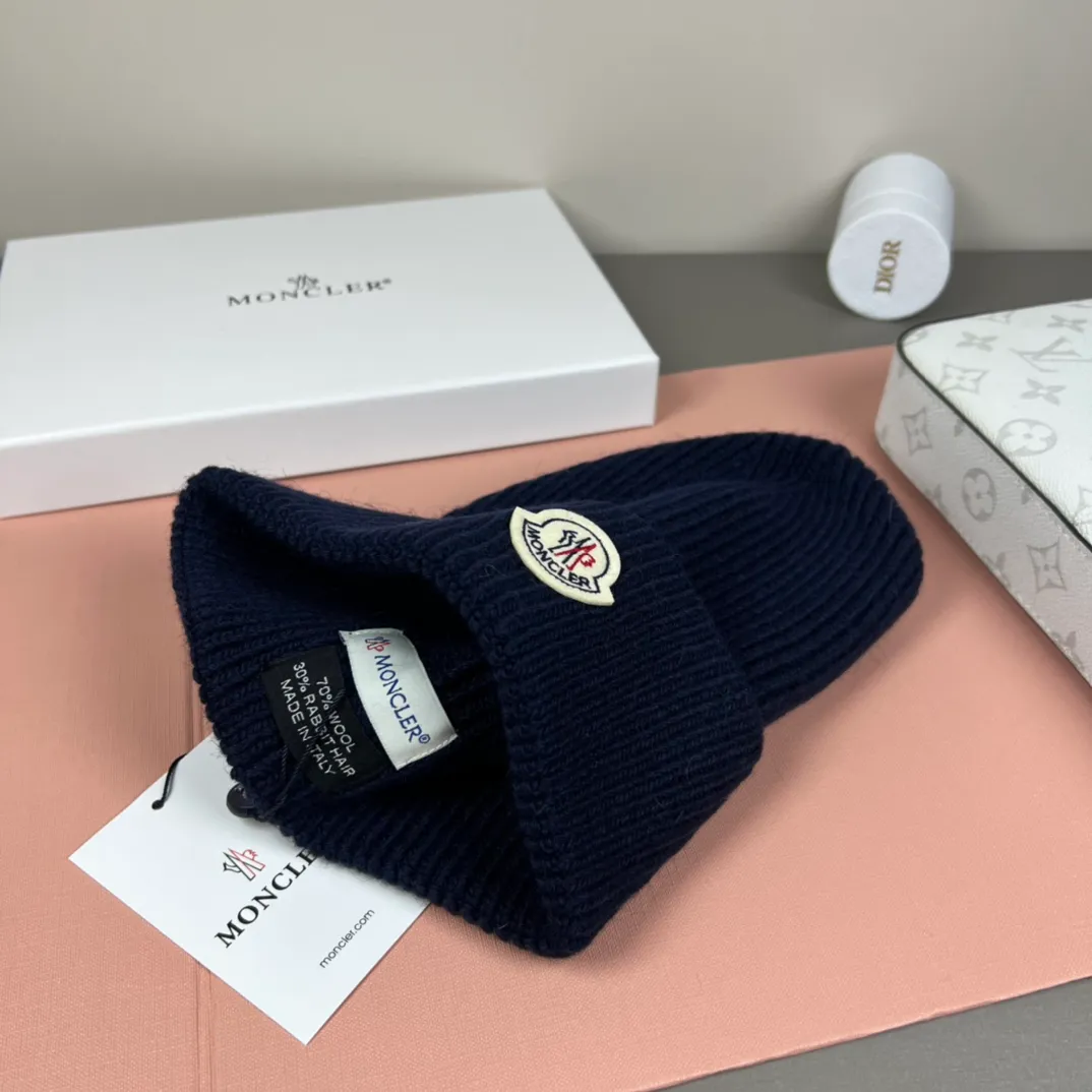 P50 comes with dust bag 🌺【MONCLER】Official website classic model, pay attention to the quality, the only one in the market that pays attention to quality details, 70% wool, 30% rabbit fur knitted hat! The same style for men and women, thicker and warmer, fashionable and popular 🌸First-class quality, the best brand for warmth in autumn and winter, order now, limited edition