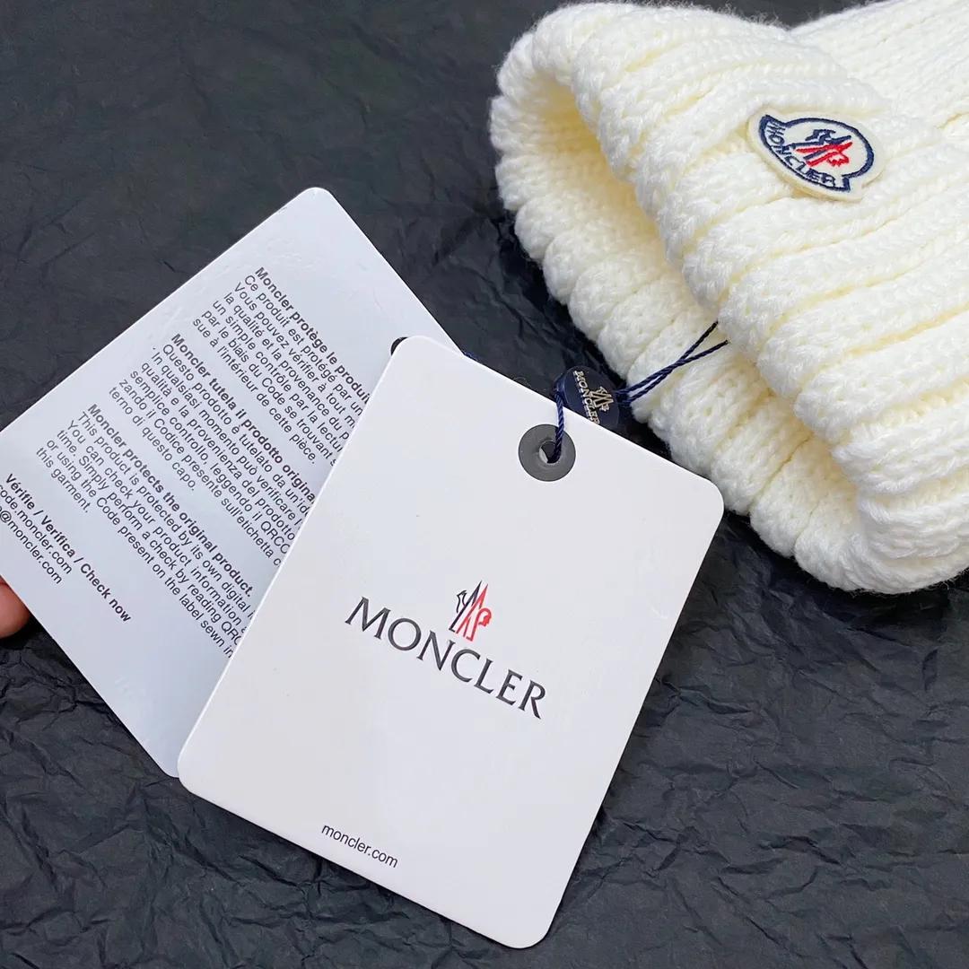 Special batch of 90 Moncler fox fur cold hats, fur ball style, super cute, a must-have for winter, classic series, one size fits all, stretchy
