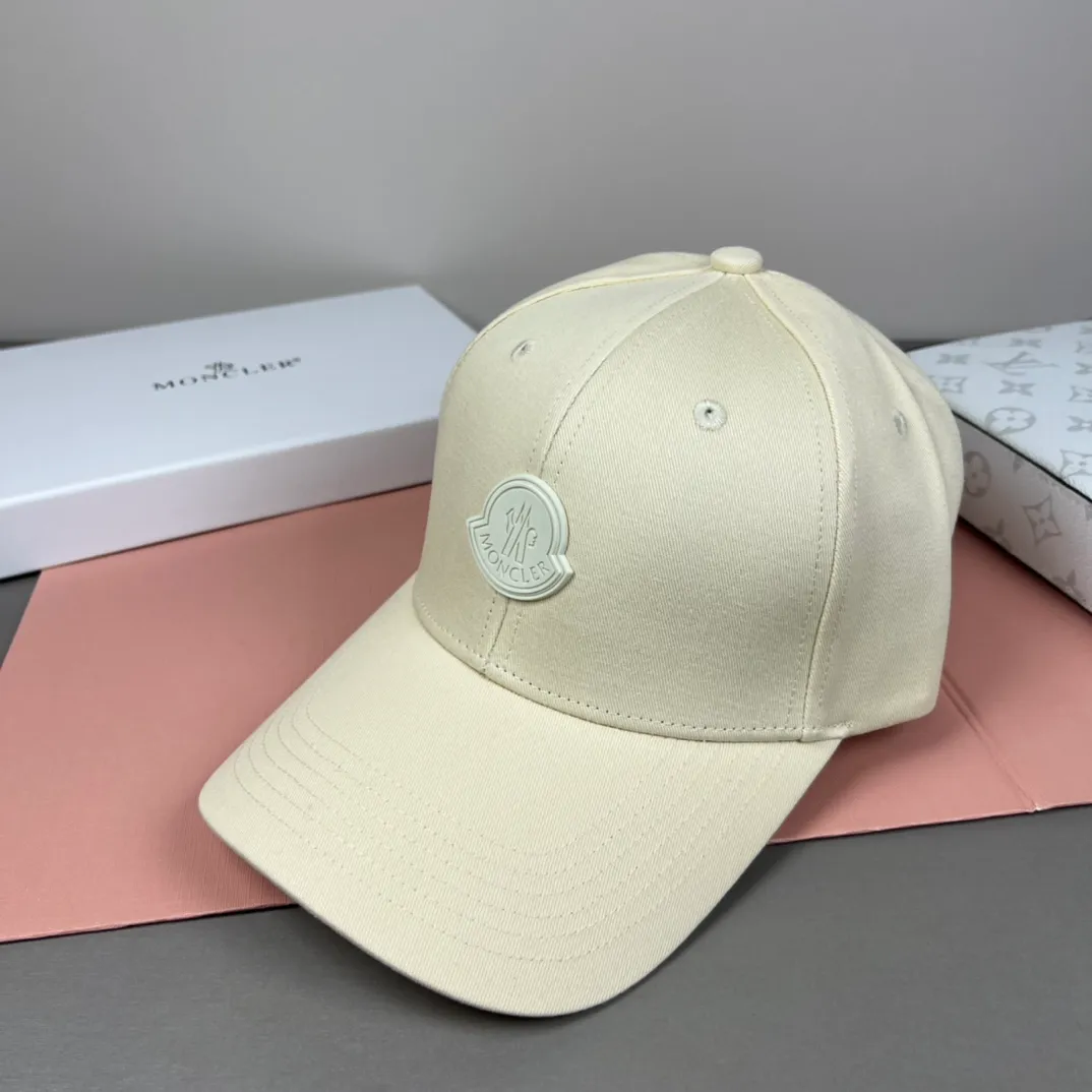 P76 comes with dust bag MONCLER mouth covering 🎩Good quality, high-end atmosphere, super popular 💖The texture is great, it is very easy to match when out on the street! Fashion trends! A must-have item for going out, the same style for men and women, get it now!