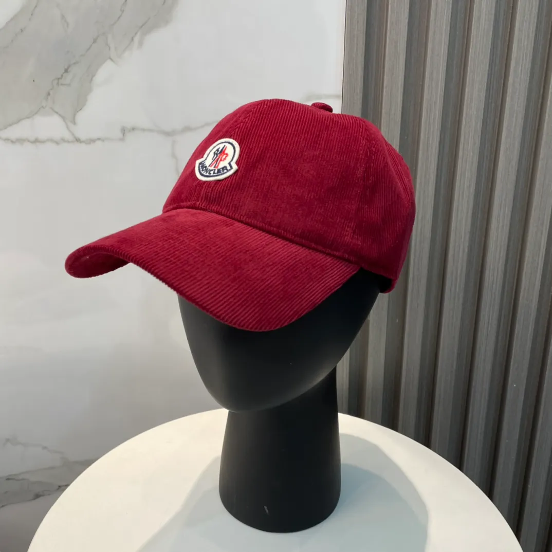 P70 Moncler Mouth Mouth New Autumn and Winter Corduroy Baseball Cap, full of texture. This year’s corduroy hat is really yyds ~