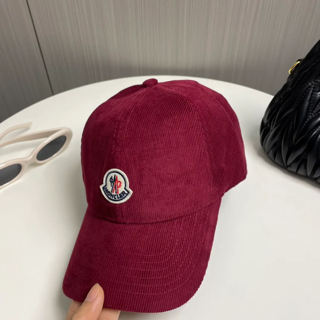P70 Moncler Mouth Mouth New Autumn and Winter Corduroy Baseball Cap, full of texture. This year’s corduroy hat is really yyds ~