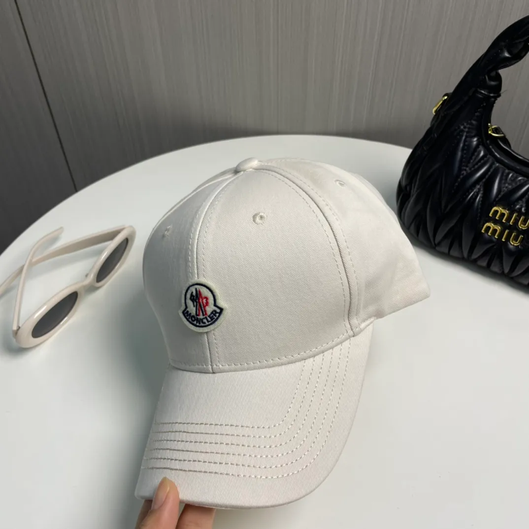 P56 MONCLER new baseball cap, a fashionable street item with a great style, a favorite among Internet celebrities and fashion bloggers! High quality, comfortable and breathable, concave shape looks good