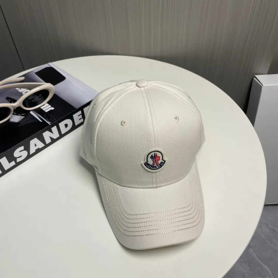 P56 MONCLER new baseball cap, a fashionable street item with a great style, a favorite among Internet celebrities and fashion bloggers! High quality, comfortable and breathable, concave shape looks good
