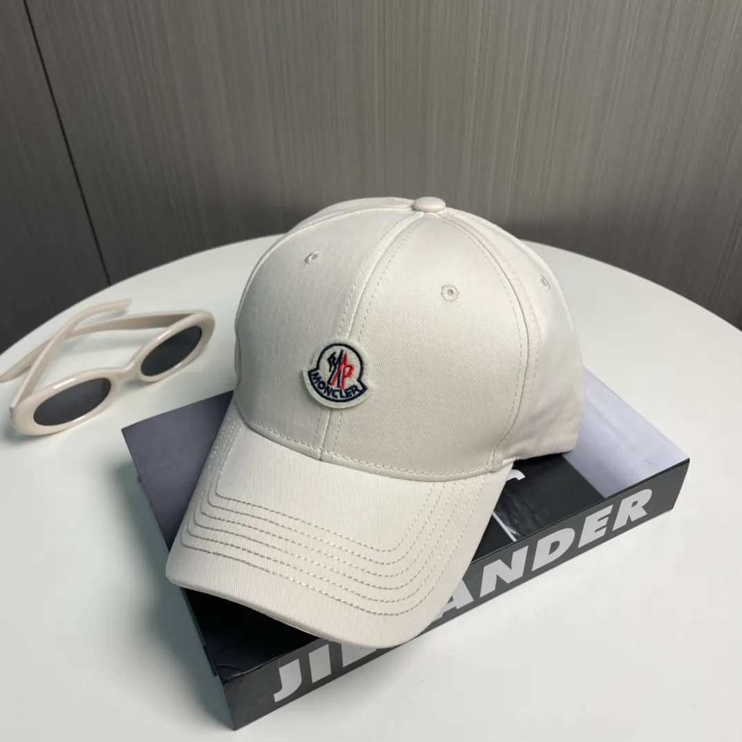 P56 MONCLER new baseball cap, a fashionable street item with a great style, a favorite among Internet celebrities and fashion bloggers! High quality, comfortable and breathable, concave shape looks good