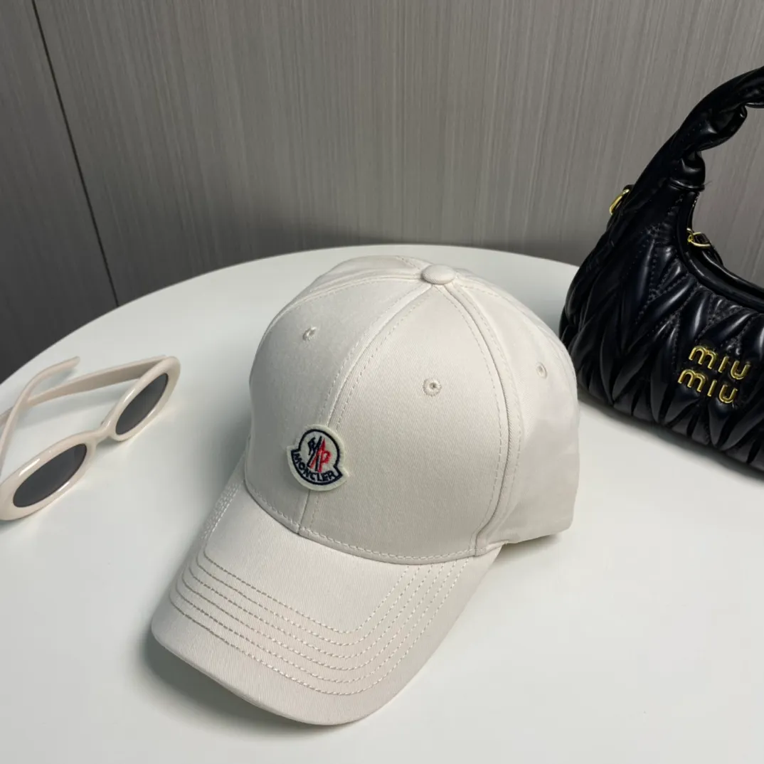 P56 MONCLER new baseball cap, a fashionable street item with a great style, a favorite among Internet celebrities and fashion bloggers! High quality, comfortable and breathable, concave shape looks good