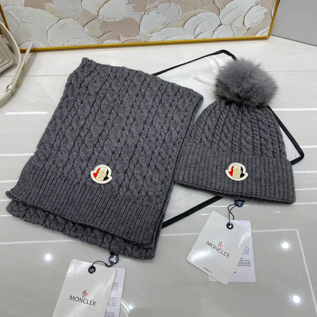 Moncler Mouth Covered Twist Cashmere Knitted Hat (Fox Fur Ball) + Scarf🧣