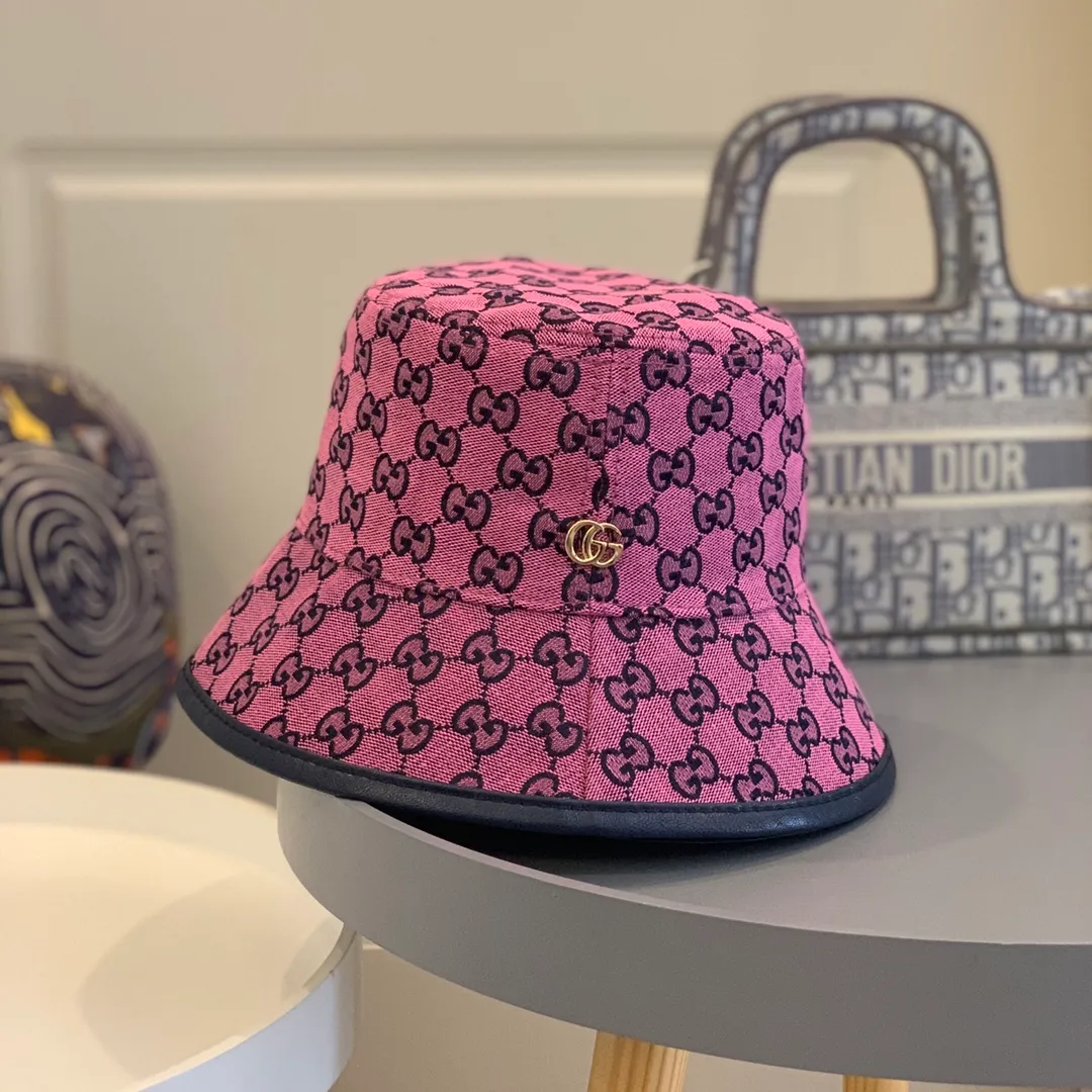P100 Gucci Presbyopia Rose Red Girly Canvas Bucket Hat. Compared with the large-brimmed fisherman, this fisherman's size is more suitable for daily use. Versatile colors, can span spring, summer, autumn and winter😝 Customized density and high-quality fabrics, great three-dimensionality! Fairy's daily matching! Spot goods