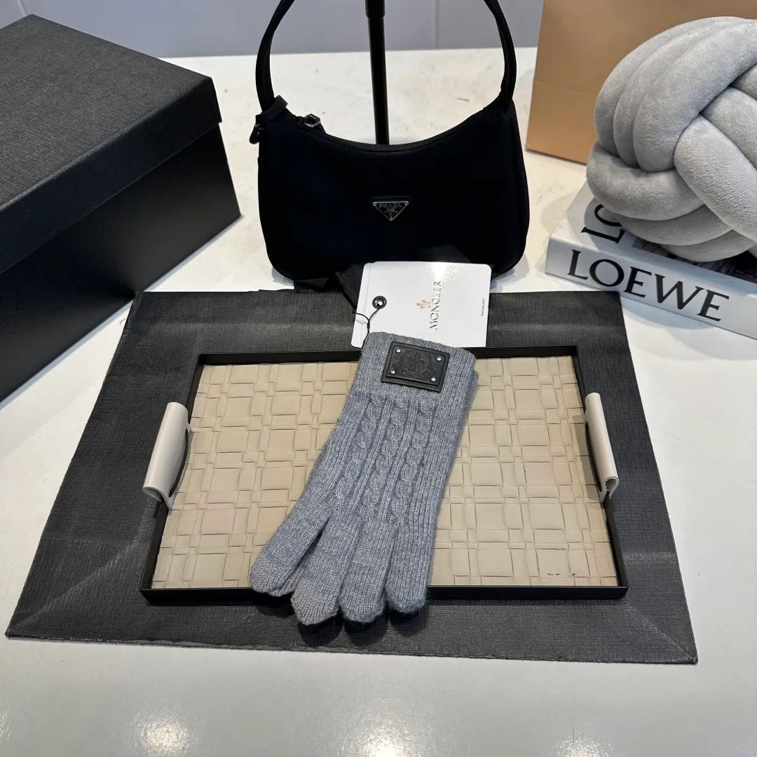 P50 Moncler Suede Gloves for Women with Mouth Mouth, Winter Velvet and Thickened Touch Screen Cycling Bike to Keep Cold and Warm