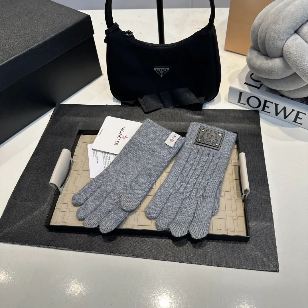 P50 Moncler Suede Gloves for Women with Mouth Mouth, Winter Velvet and Thickened Touch Screen Cycling Bike to Keep Cold and Warm