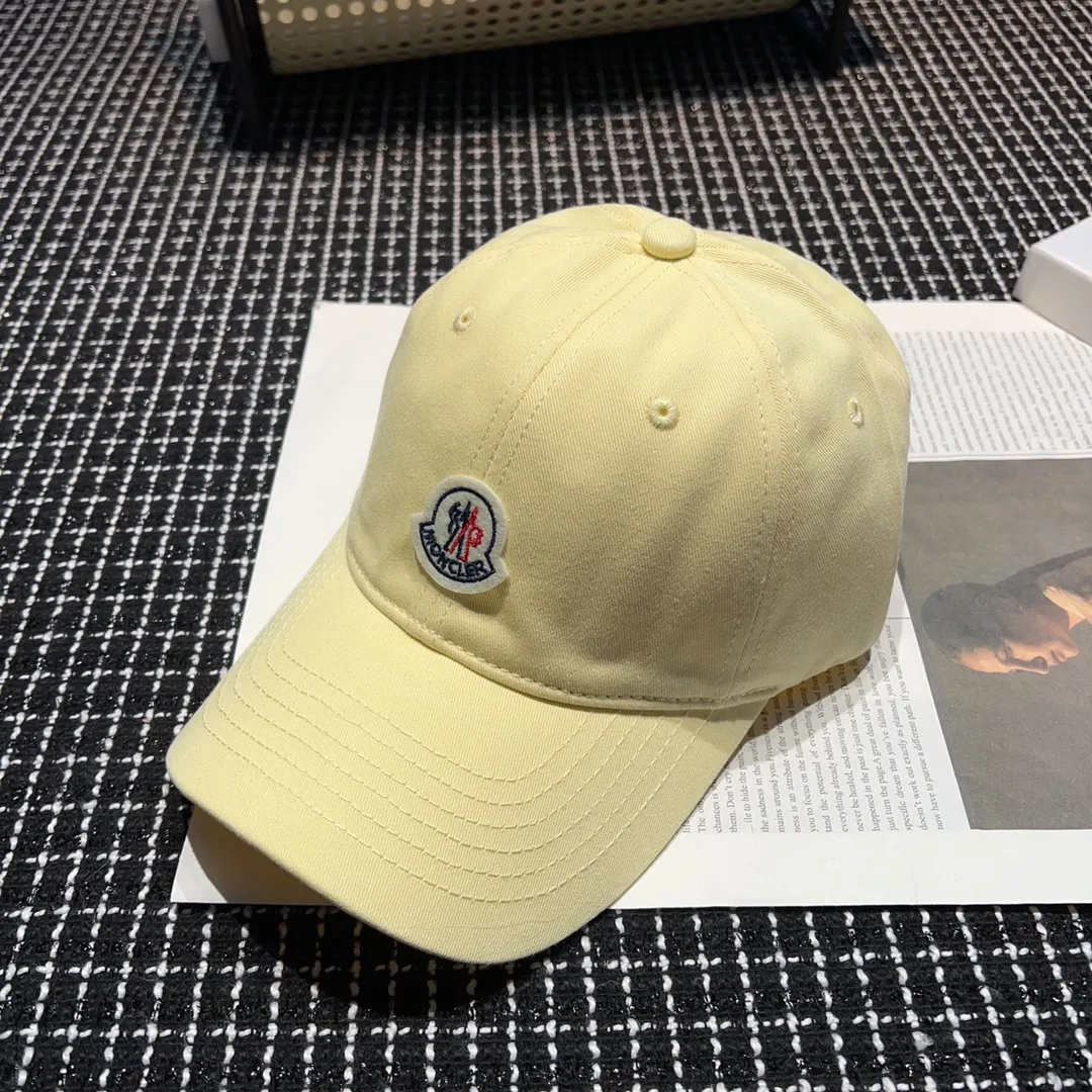 🉐60 Moncler Mouth Super 🔥 candy-colored baseball cap 🍬🍬🍬 adds color to summer. This color can make the head look super white. People with big heads ➕ Babies with low skulls can definitely wear this. The head looks very full when it is put on. Love it ♥️♥️♥️