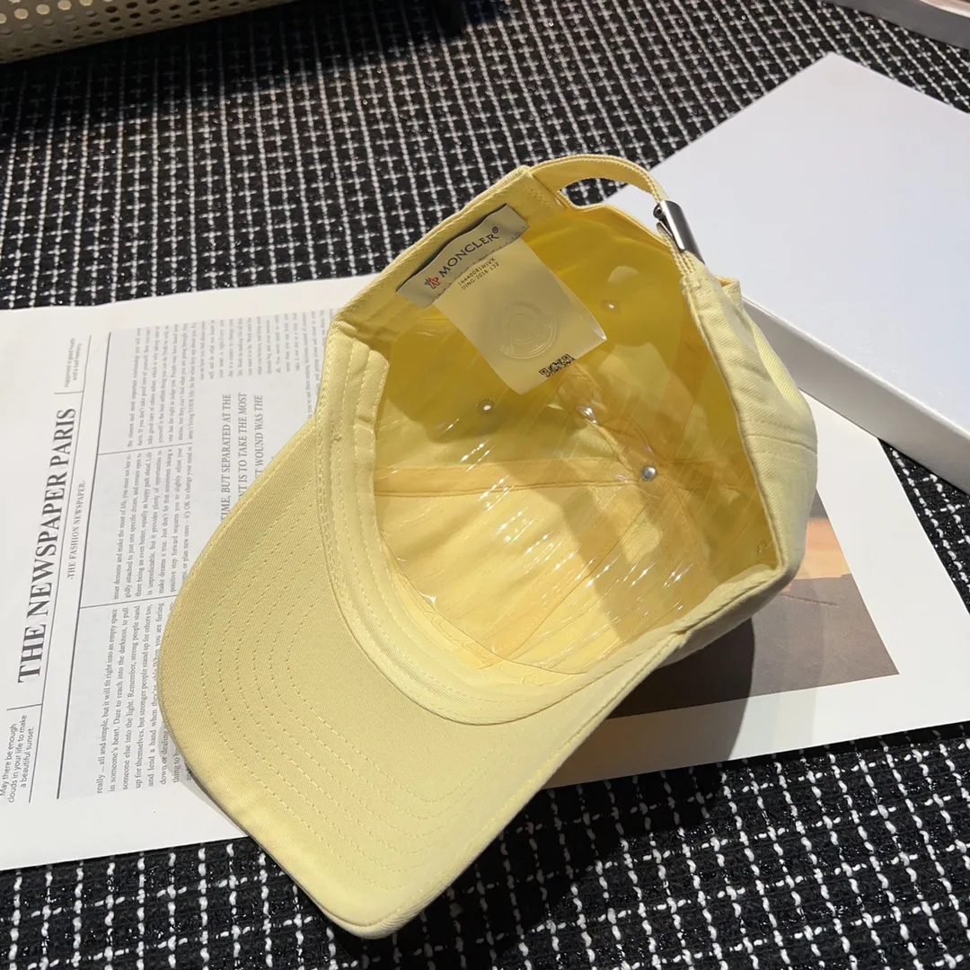 🉐60 Moncler Mouth Super 🔥 candy-colored baseball cap 🍬🍬🍬 adds color to summer. This color can make the head look super white. People with big heads ➕ Babies with low skulls can definitely wear this. The head looks very full when it is put on. Love it ♥️♥️♥️