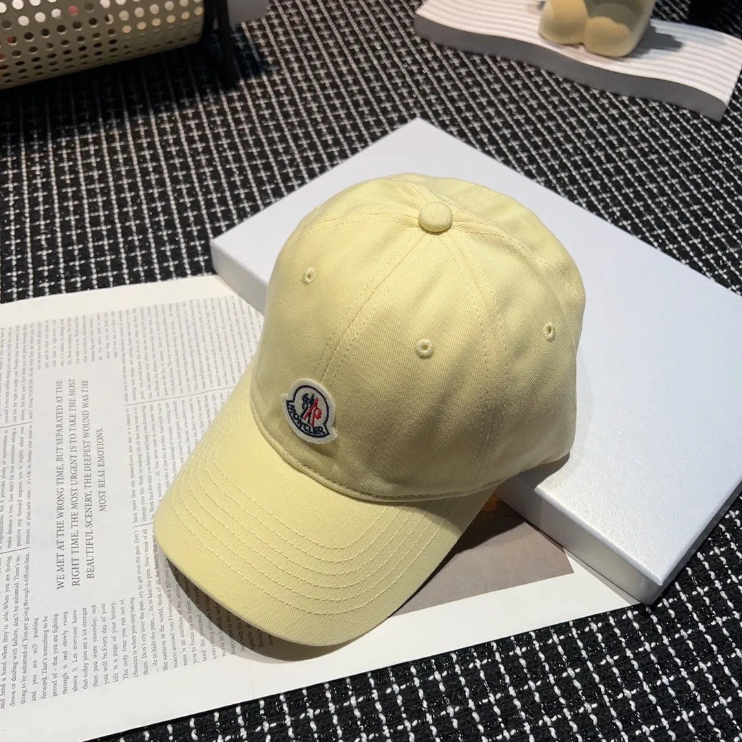 🉐60 Moncler Mouth Super 🔥 candy-colored baseball cap 🍬🍬🍬 adds color to summer. This color can make the head look super white. People with big heads ➕ Babies with low skulls can definitely wear this. The head looks very full when it is put on. Love it ♥️♥️♥️