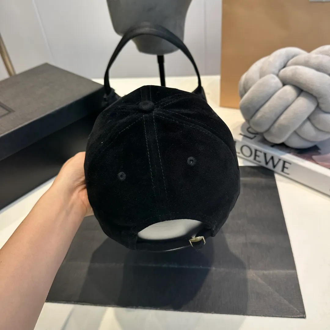 P60 new spring/summer MONCLER baseball cap, suitable for young and fashionable people, with strong visual effect, three-dimensional letters, good-looking and high-quality!