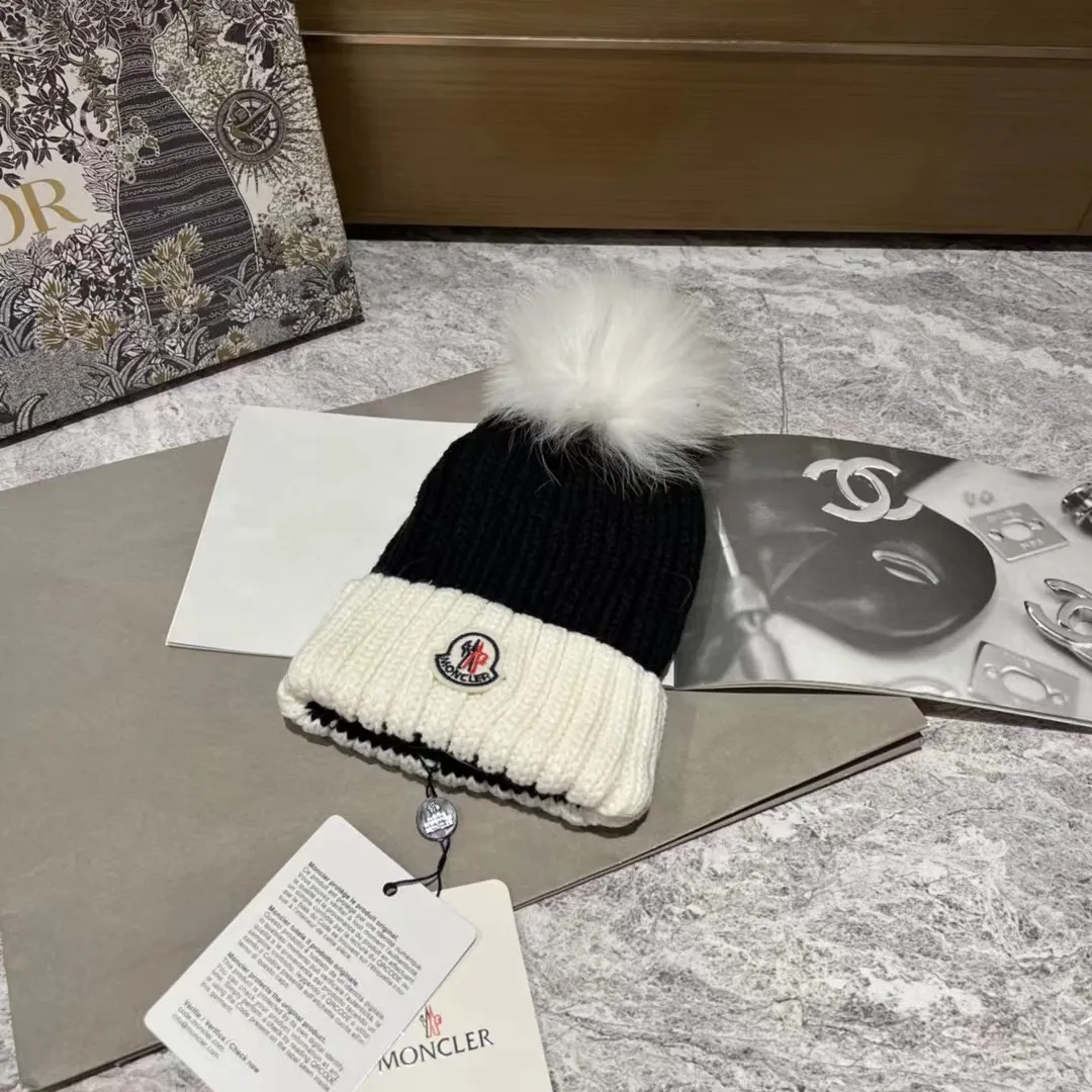 Inquiry with pictures, Moncler masked contrast knitted beanie with fox fur ball, high-end and classy