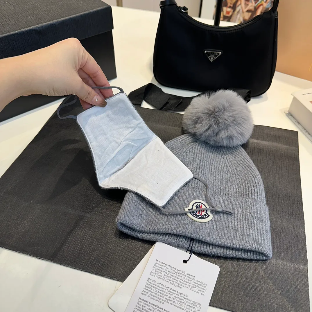 P80 Moncler muzzle hat + mask imitating cold set Autumn and winter women's wool woven warm knitted hat Cashmere soft and waxy texture, authentic quality enjoyment! Original label! High quality in stock!