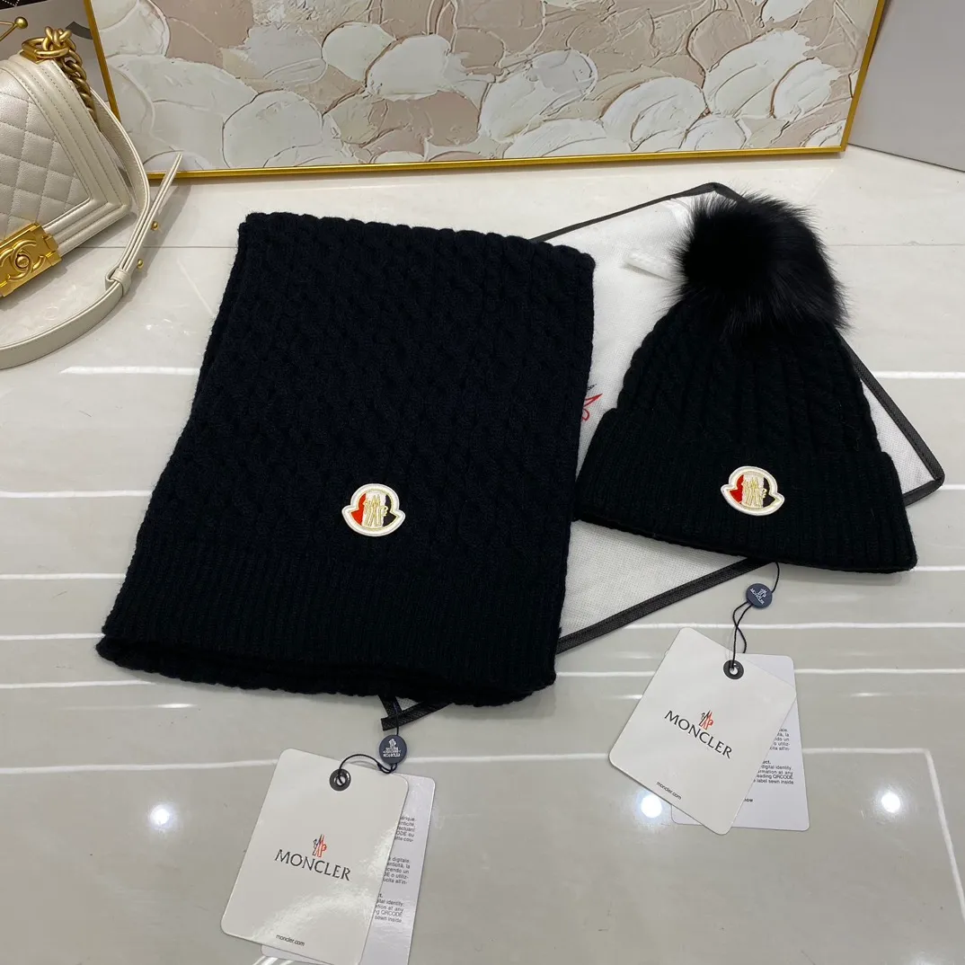Moncler Mouth Covered Twist Cashmere Knitted Hat (Fox Fur Ball) + Scarf🧣