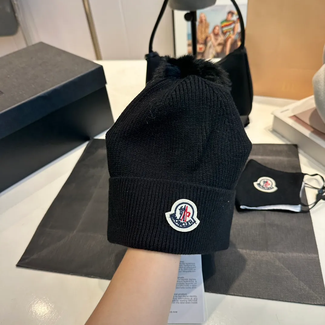 P80 Moncler muzzle hat + mask imitating cold set Autumn and winter women's wool woven warm knitted hat Cashmere soft and waxy texture, authentic quality enjoyment! Original label! High quality in stock!