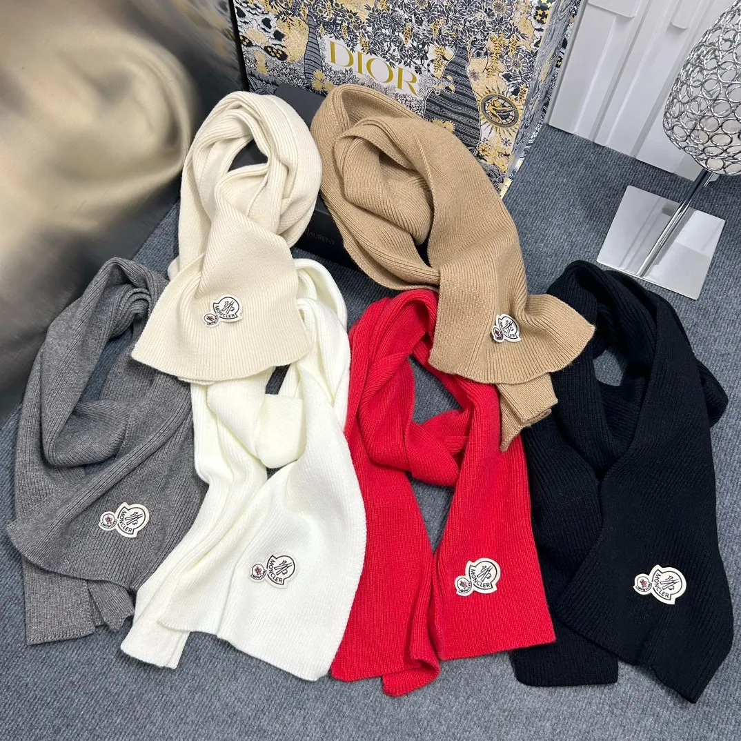 Bargain price Moncler hat and scarf set🔥