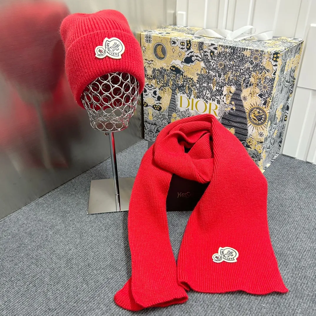 Bargain price Moncler hat and scarf set🔥