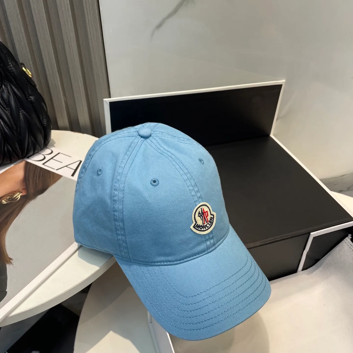 P50 MONCLER new baseball cap, a fashionable street item with a very good style, a favorite among Internet celebrities and fashion bloggers! High quality, comfortable and breathable, concave shape looks good