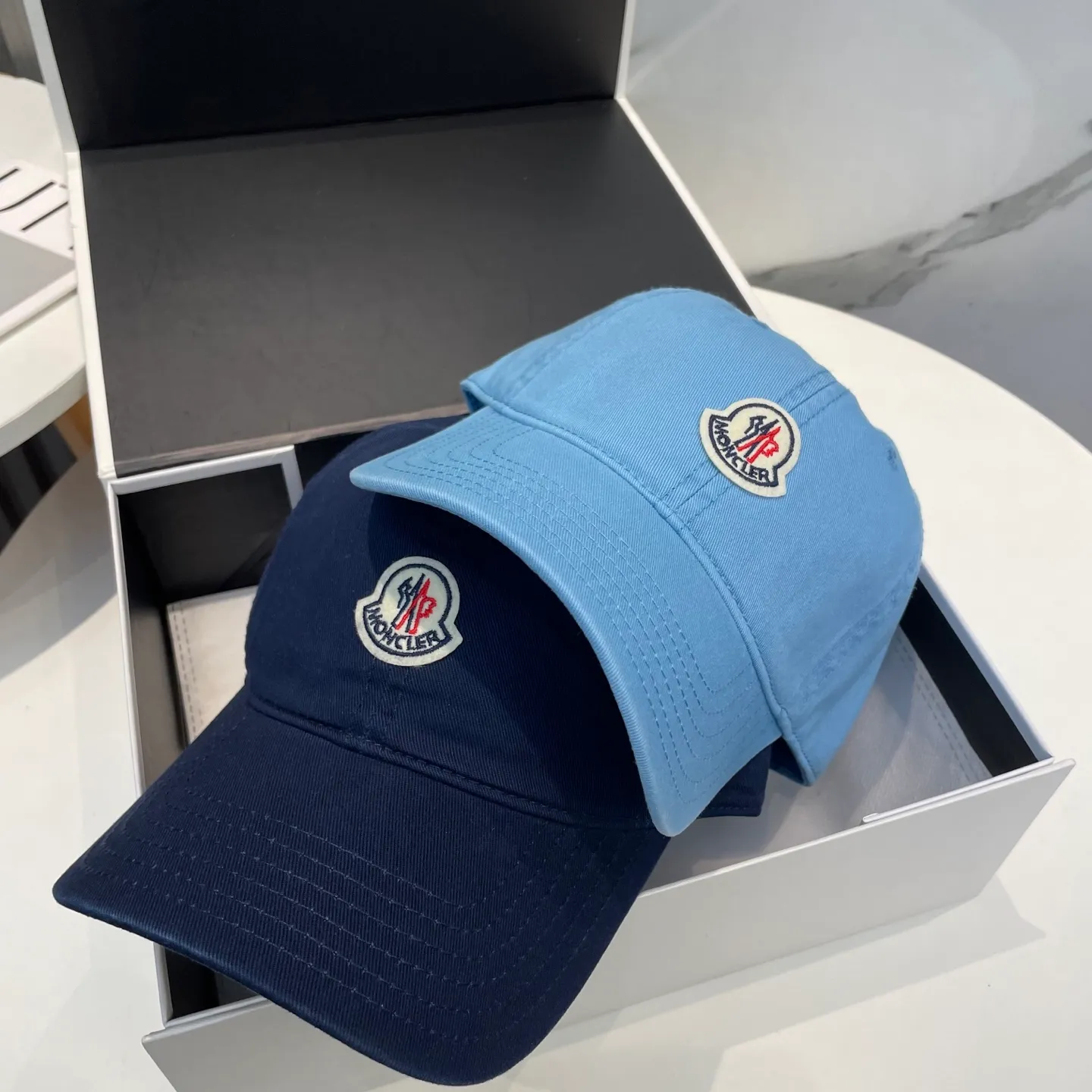 P50 MONCLER new baseball cap, a fashionable street item with a very good style, a favorite among Internet celebrities and fashion bloggers! High quality, comfortable and breathable, concave shape looks good