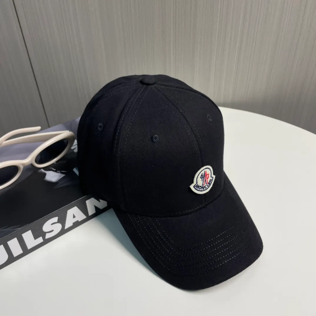 P56 MONCLER new baseball cap, a fashionable street item with a great style, a favorite among Internet celebrities and fashion bloggers! High quality, comfortable and breathable, concave shape looks good