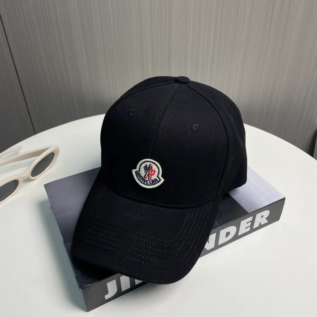 P56 MONCLER new baseball cap, a fashionable street item with a great style, a favorite among Internet celebrities and fashion bloggers! High quality, comfortable and breathable, concave shape looks good