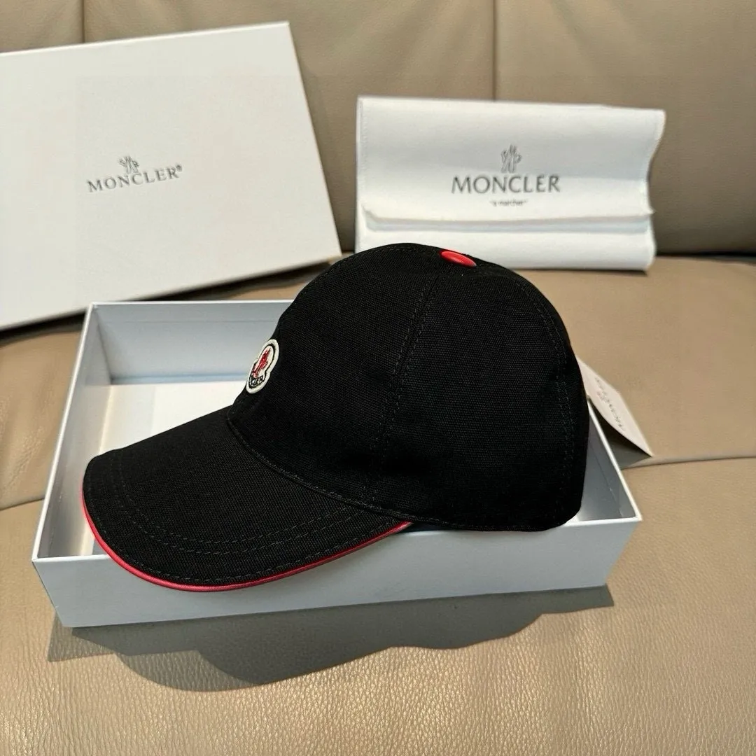 p90., Moncler's new original baseball cap, 1:1 mold opening at the counter, new three-dimensional embroidery, original canvas + first-layer cowhide, pure cotton lining, light and breathable! The quality is great, the basic head circumference is 56cm, and the patch is adjustable.