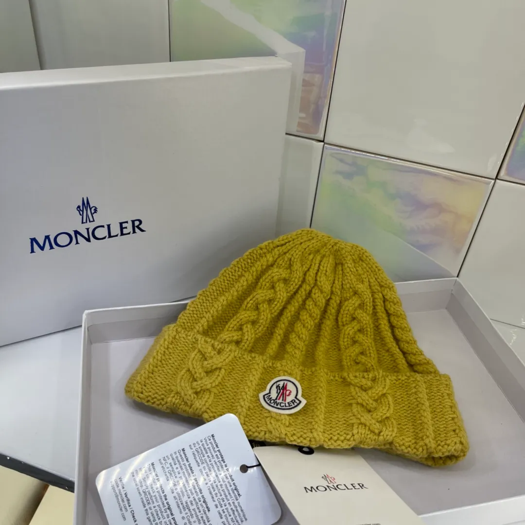 MONCLER Mouth Covered Twist Pattern Knitted Hat, Sweet and Temperamental Style, Every Color Looks Good, Super Versatile