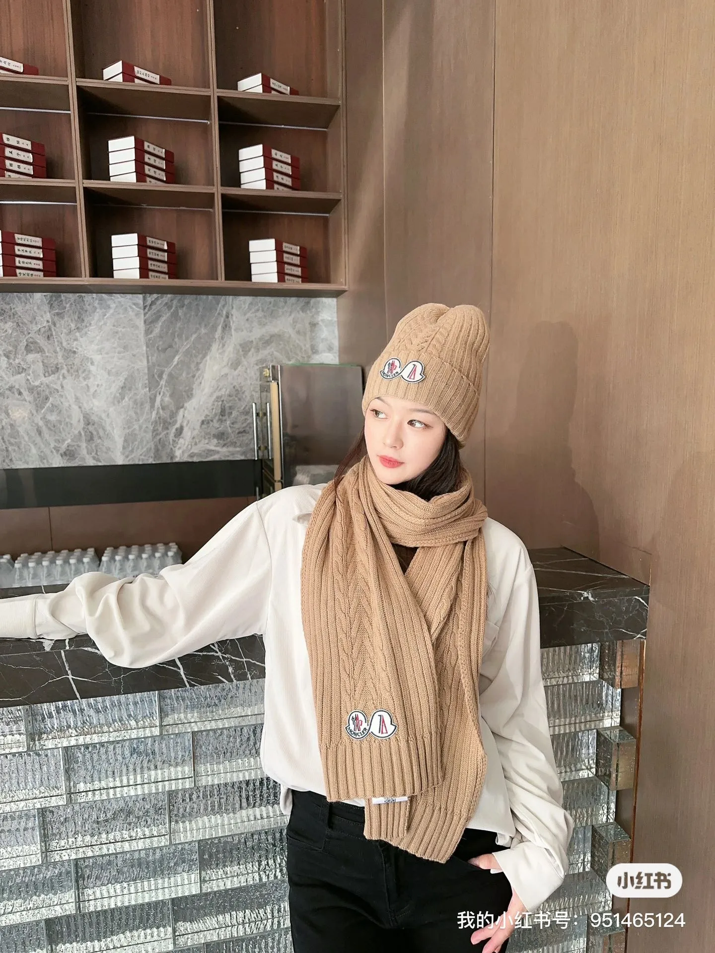 P170 MONCLER classic suit hat! Hat ➕Scarf! Cashmere and Rabbit Velvet Quality! It's warm and super comfortable~A great tool for young ladies to reduce their age in winter~This winter, all you need is a set of hats~It's warm and fashionable! Unisex model! Can be made as a couple model! Complete range of anti-counterfeiting labels and elevators! Many styles, welcome to choose!!