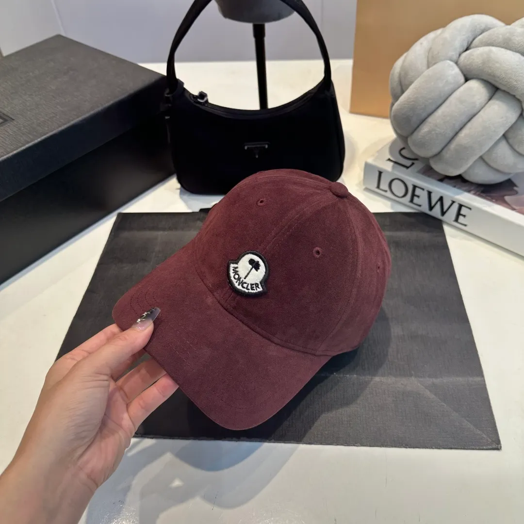 P60 new spring/summer MONCLER baseball cap, suitable for young and fashionable people, with strong visual effect, three-dimensional letters, good-looking and high-quality!