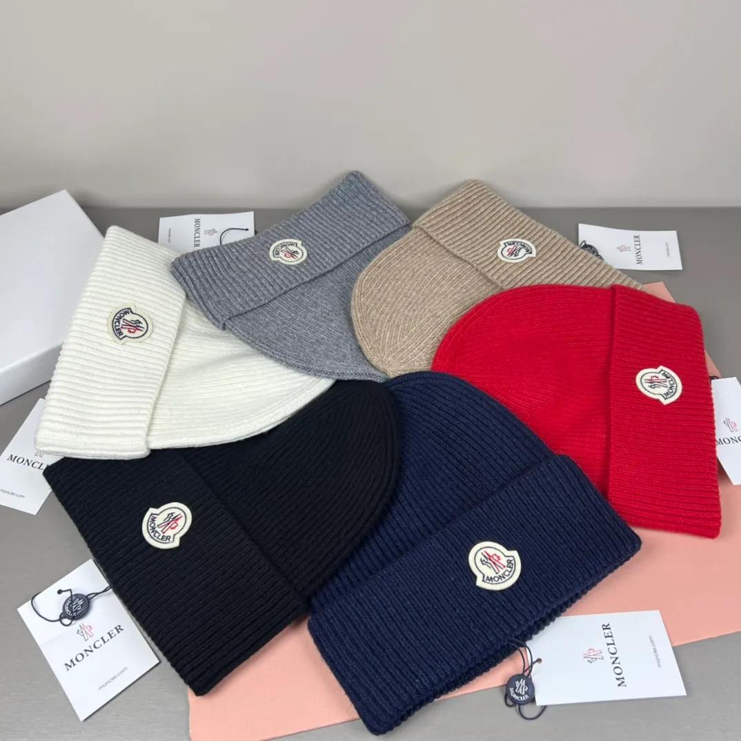 P50 comes with dust bag 🌺【MONCLER】Official website classic model, pay attention to the quality, the only one in the market that pays attention to quality details, 70% wool, 30% rabbit fur knitted hat! The same style for men and women, thicker and warmer, fashionable and popular 🌸First-class quality, the best brand for warmth in autumn and winter, order now, limited edition
