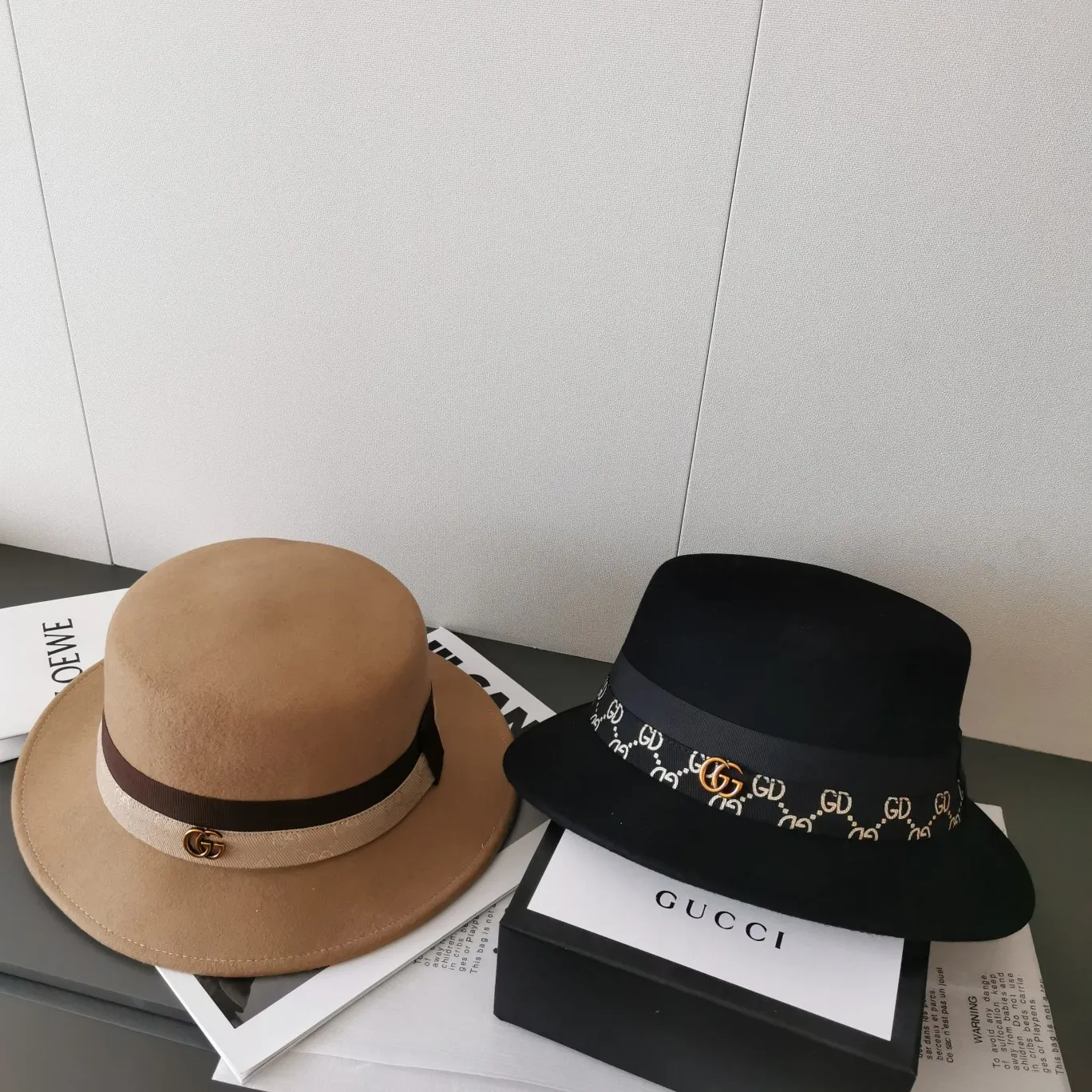 p170 Gucci flat-top webbed woolen hat, the most versatile one in autumn and winter🔛 The delicate texture of the material, the webbing splicing gives a high-end feel, the mold is customized with GG small fasteners, the bronze gold is very high-end, the French retro flavor🌟 low-key and luxurious, the hat shape is not picky, everyone has one💜