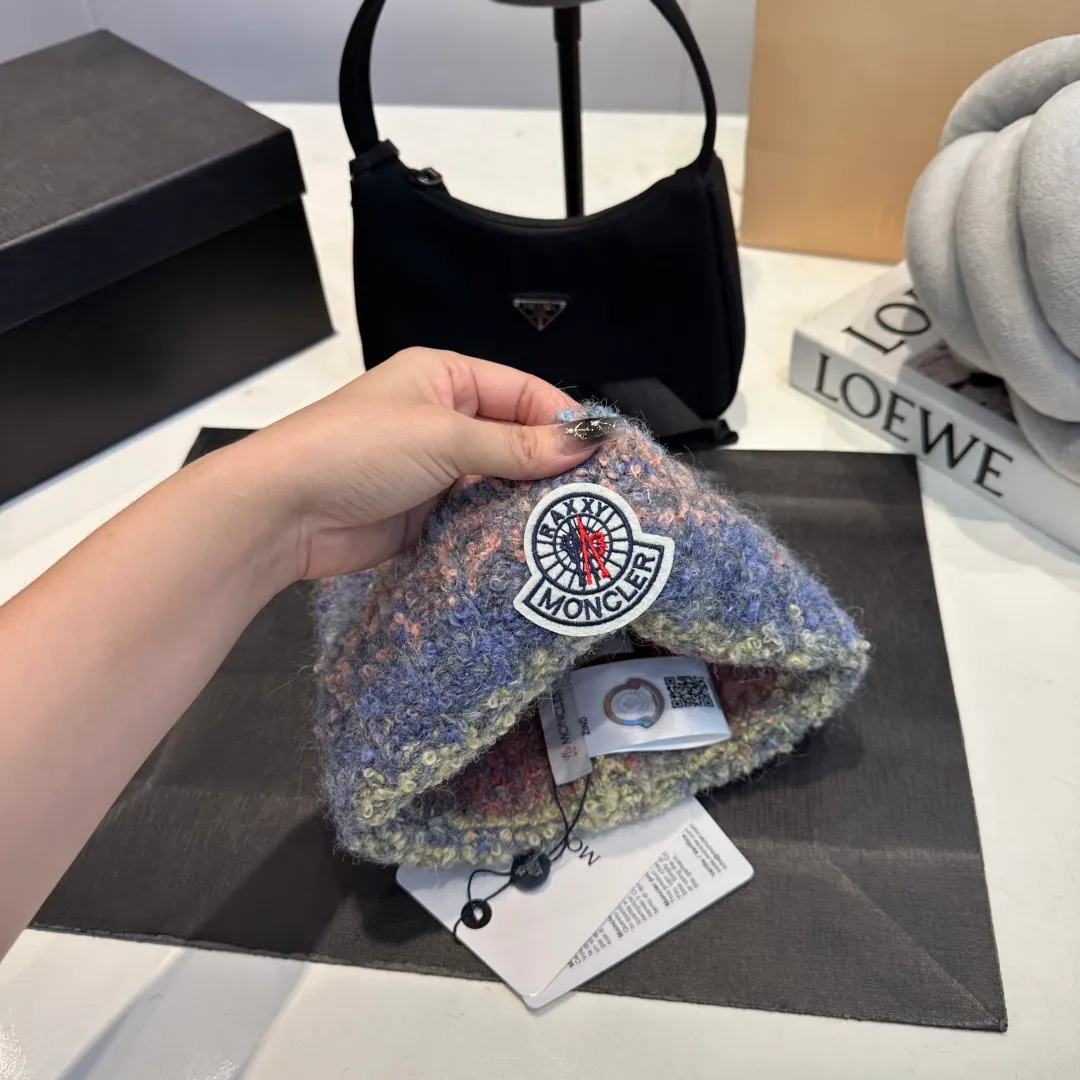 P70 MONCLER🎩 Ancora red knitted hat for women 2025 autumn and winter new Korean style fashionable thickened warm woolen hat