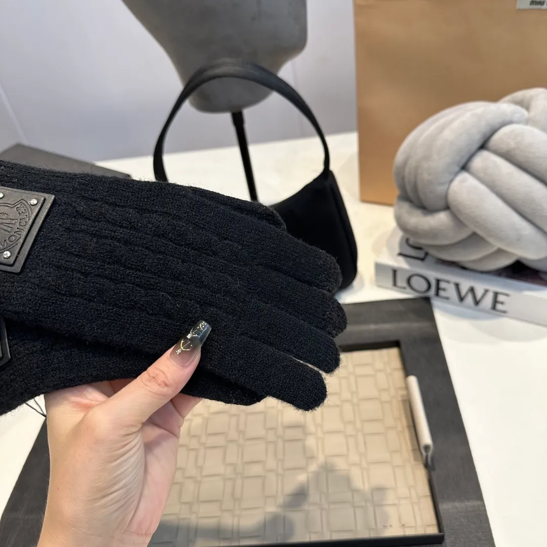 P50 Moncler Suede Gloves for Women with Mouth Mouth, Winter Velvet and Thickened Touch Screen Cycling Bike to Keep Cold and Warm