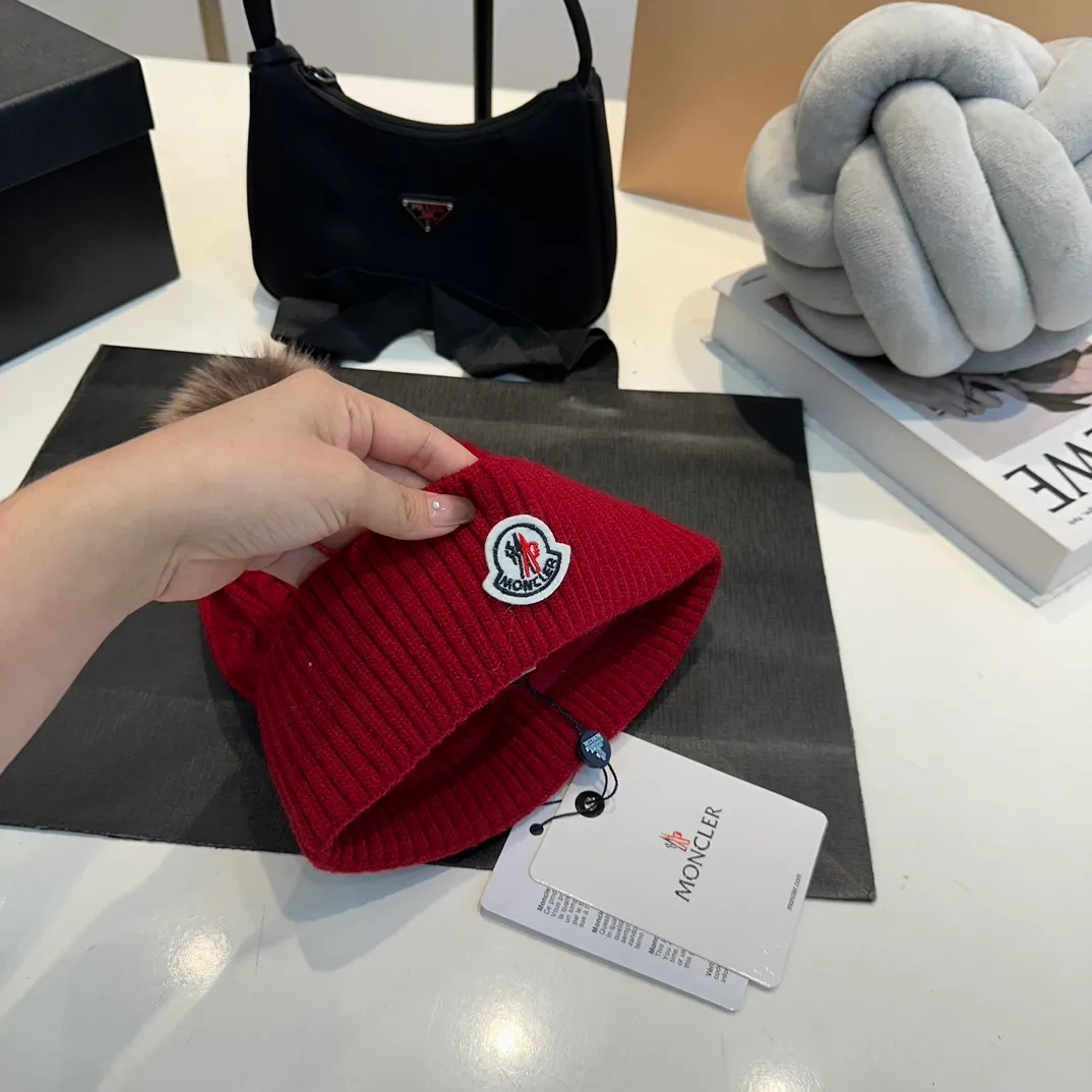 P70 MONCLER 2024 new twist wool ball knitted beanie, big brand series, full of light luxury