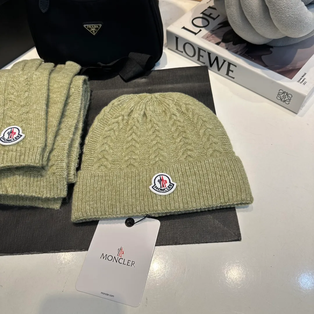 P160 Moncler muzzle suit autumn and winter style cuffed wool knitted beanie High quality customization! This must be my favorite of minimalism. It is clean, neat, fashionable and versatile, and will definitely not be picky about your face shape! A fashionable classic that lasts forever! Both men and women are welcome!