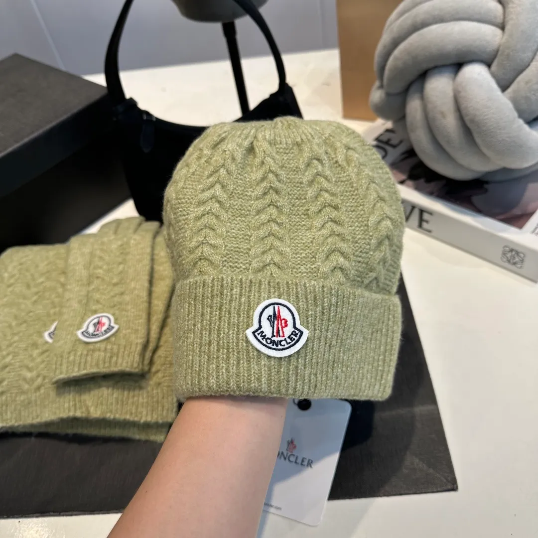 P160 Moncler muzzle suit autumn and winter style cuffed wool knitted beanie High quality customization! This must be my favorite of minimalism. It is clean, neat, fashionable and versatile, and will definitely not be picky about your face shape! A fashionable classic that lasts forever! Both men and women are welcome!