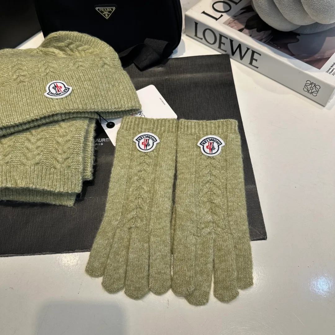 P160 Moncler muzzle suit autumn and winter style cuffed wool knitted beanie High quality customization! This must be my favorite of minimalism. It is clean, neat, fashionable and versatile, and will definitely not be picky about your face shape! A fashionable classic that lasts forever! Both men and women are welcome!