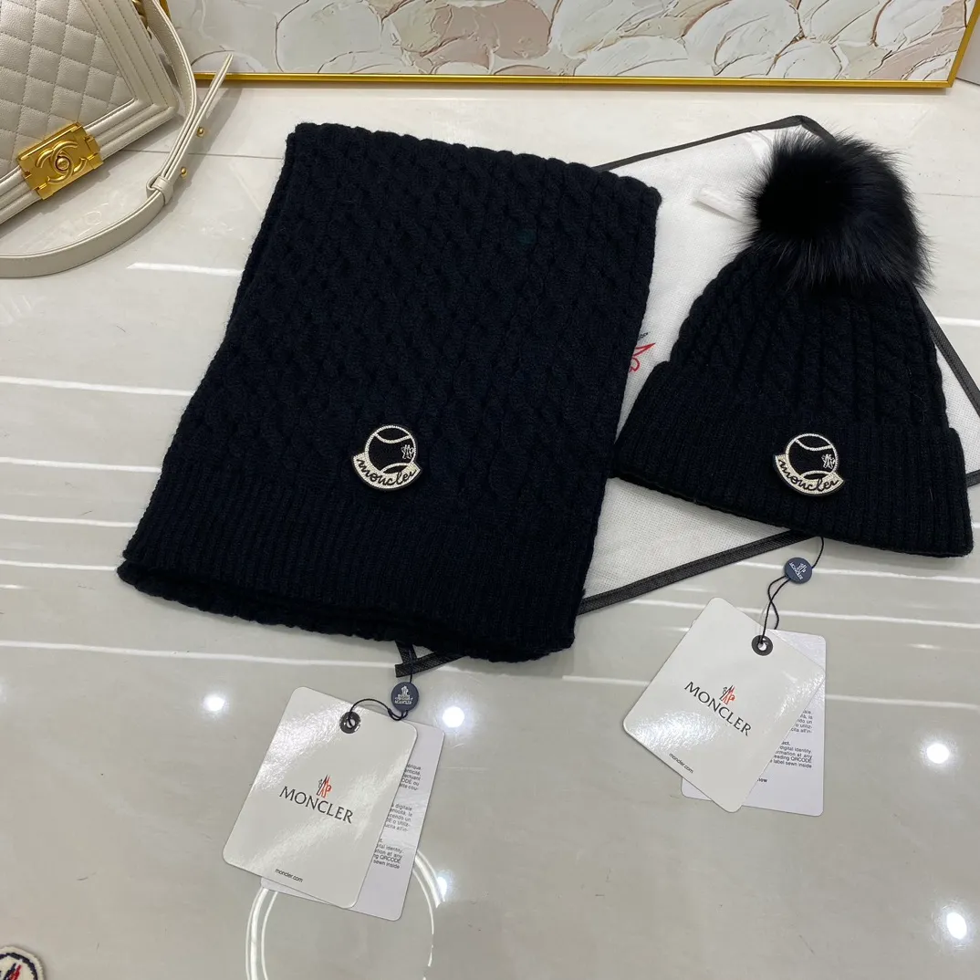 Moncler Mouth Covered Twist Cashmere Knitted Hat (Fox Fur Ball) + Scarf🧣