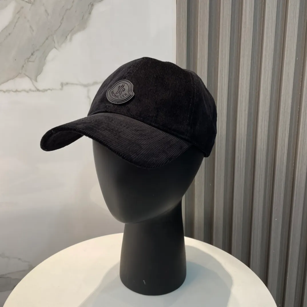 P70 Moncler Mouth Mouth New Autumn and Winter Corduroy Baseball Cap, full of texture. This year’s corduroy hat is really yyds ~