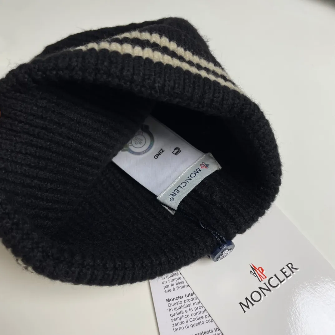 P56 Moncler👒Classic original single-mouthed knitted beanie, made of selected wool fabric with ultra-high wool content‼ ️Super soft to the touch, extremely elastic, high-end, age-reducing, and super warm!