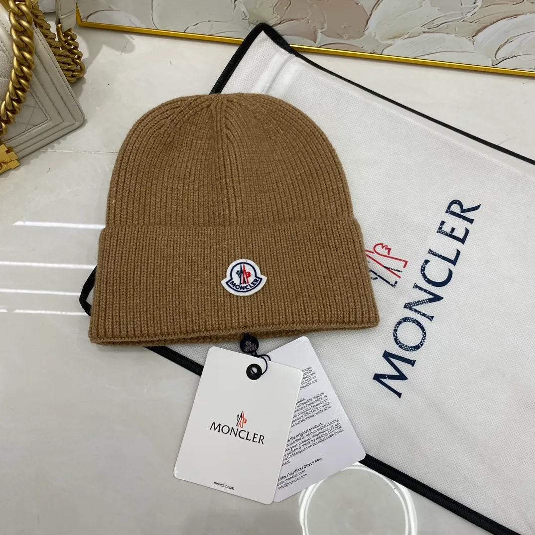 Moncler muzzle knitted hat