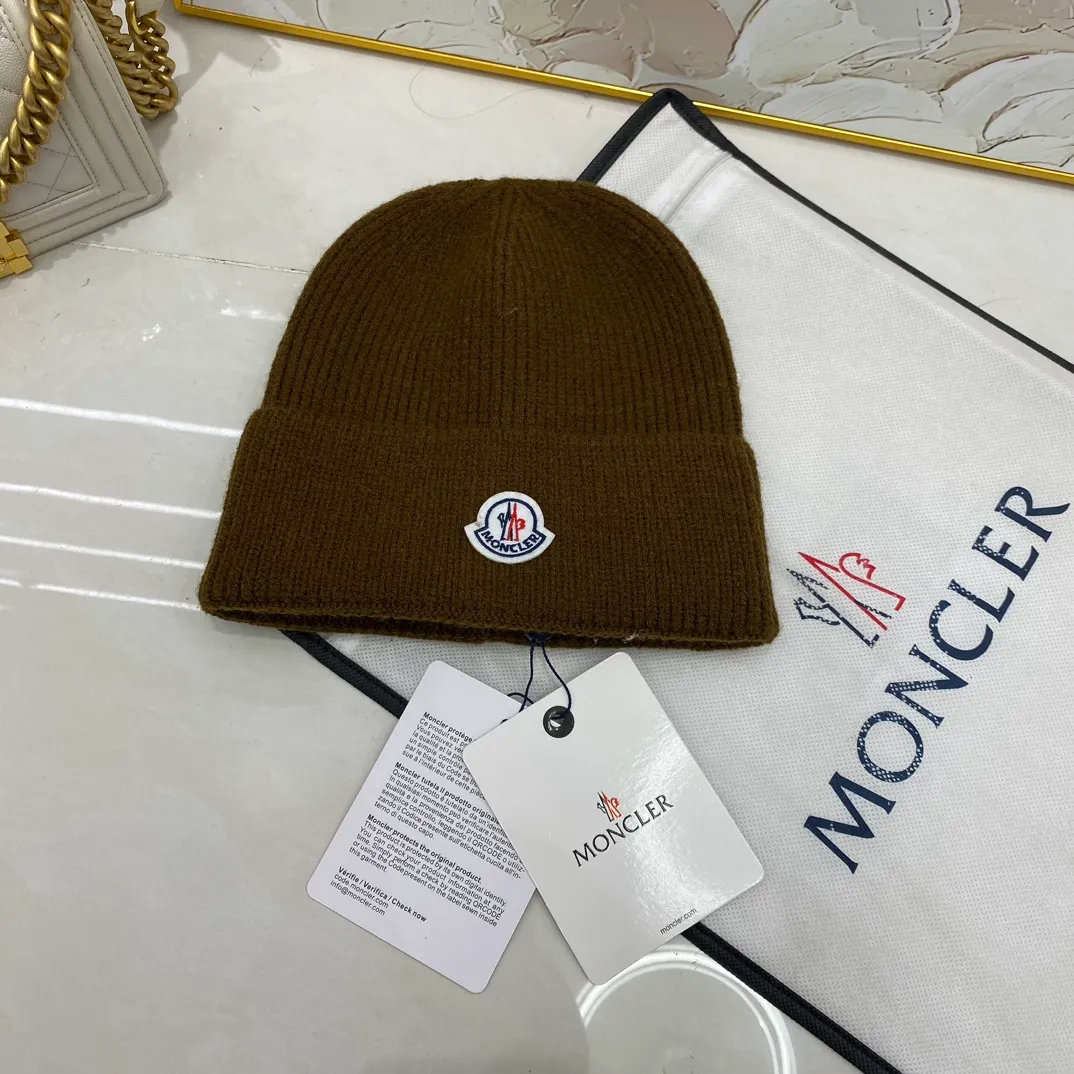 Moncler muzzle knitted hat