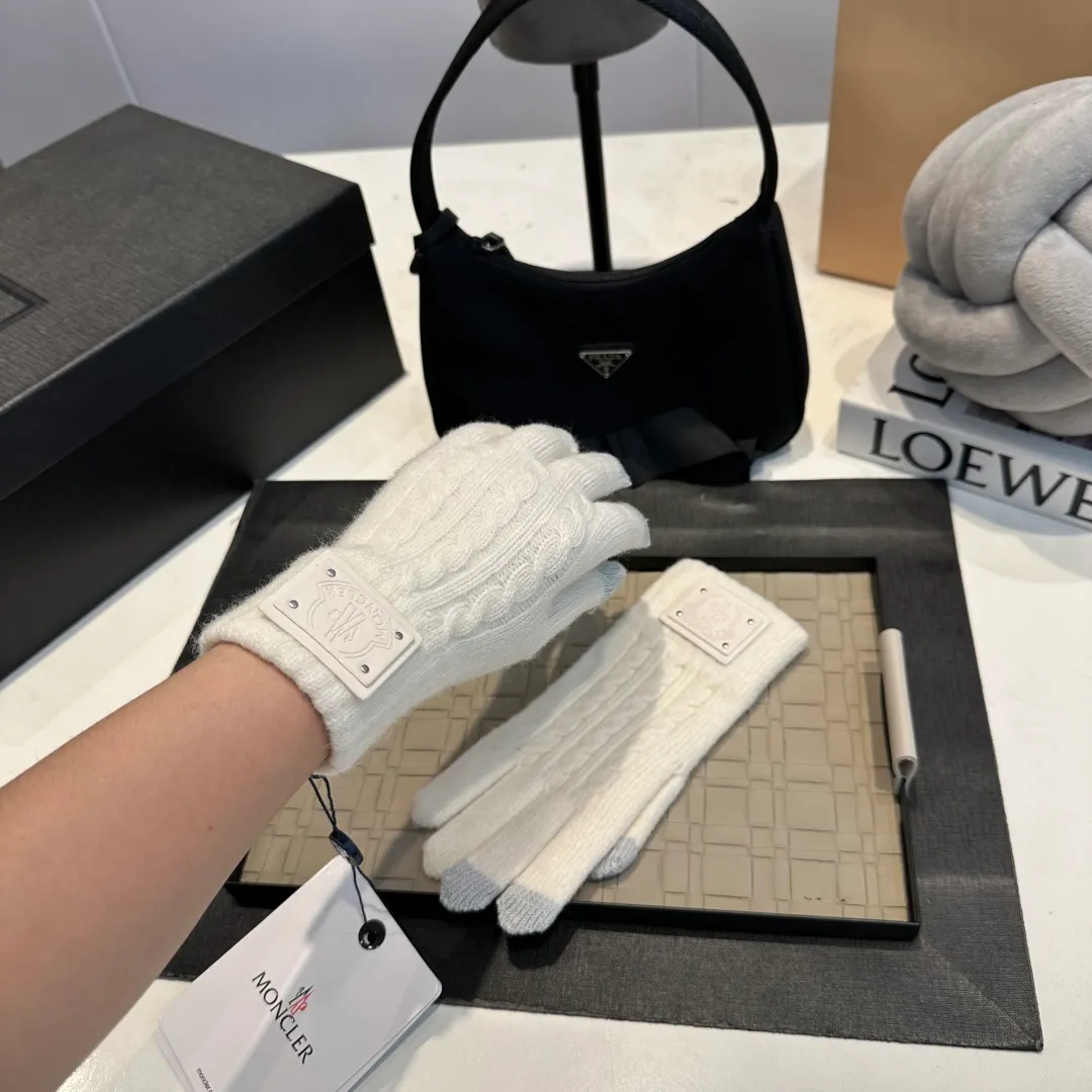 P50 Moncler Suede Gloves for Women with Mouth Mouth, Winter Velvet and Thickened Touch Screen Cycling Bike to Keep Cold and Warm
